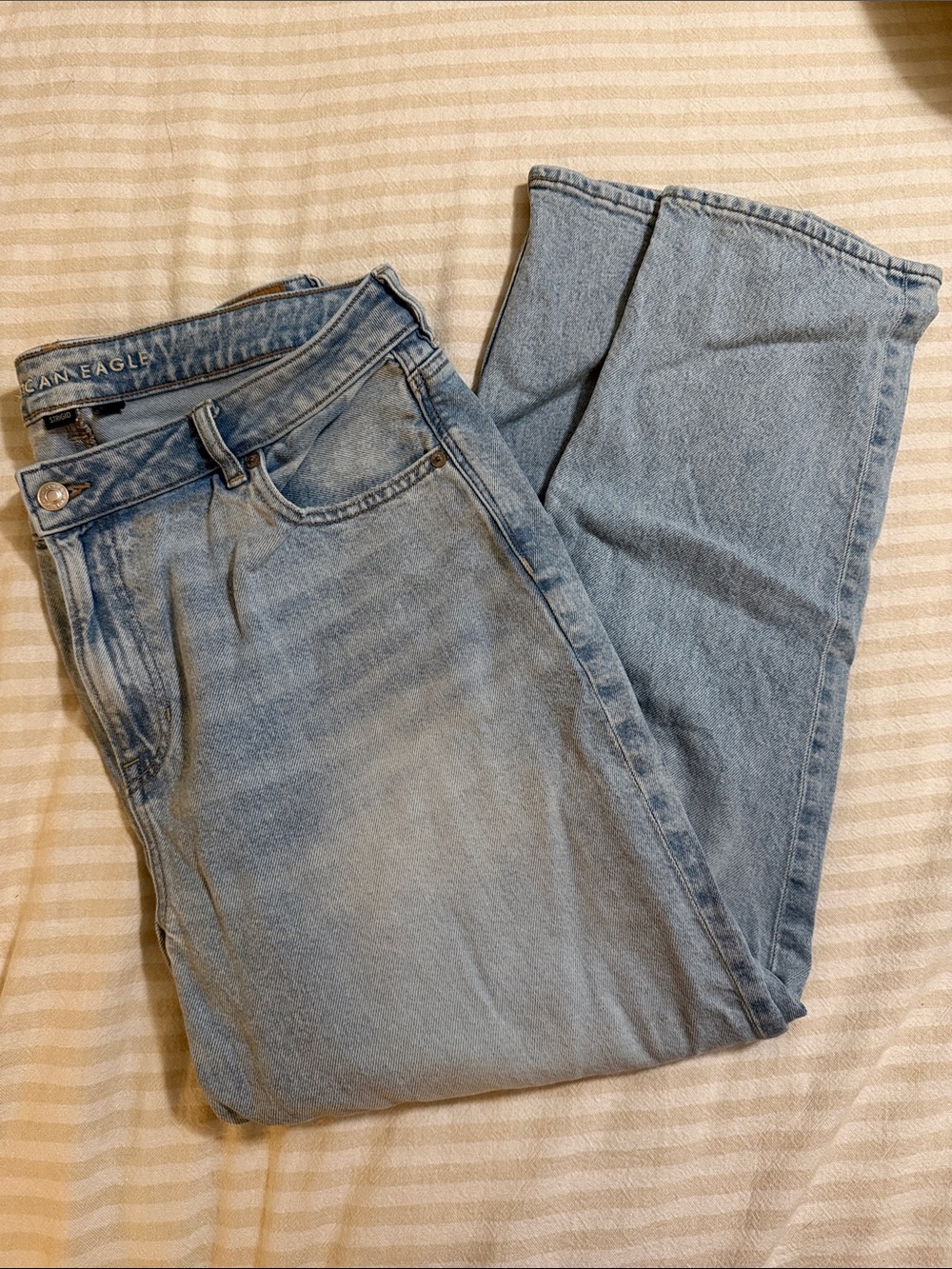 American Eagle Light Wash Mom Jean